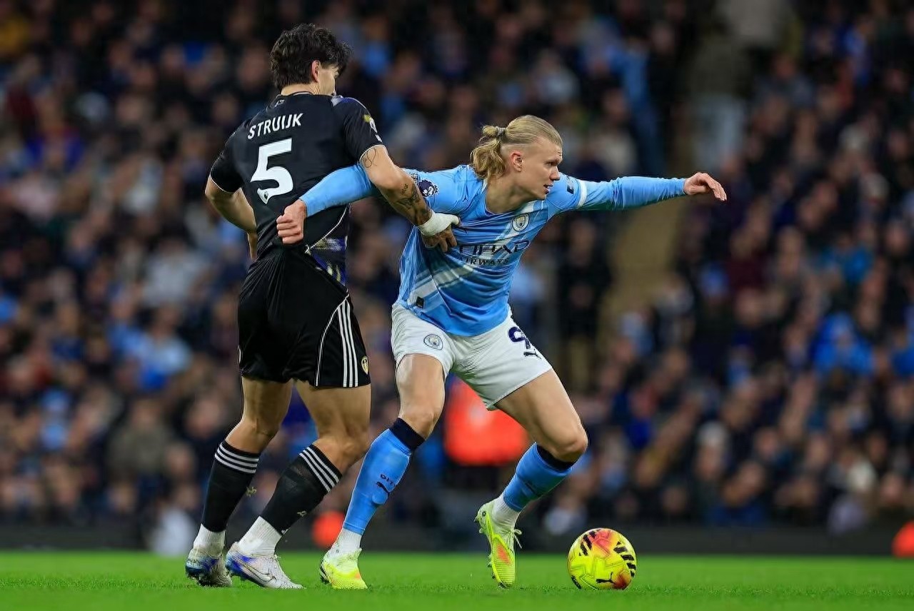 Manchester City lacks a defensive midfielder; despite Donnarumma&#39;s strength, they conceded 9 goals in 3 matches. They won 5-4 away at Fulham thanks to an own goal.