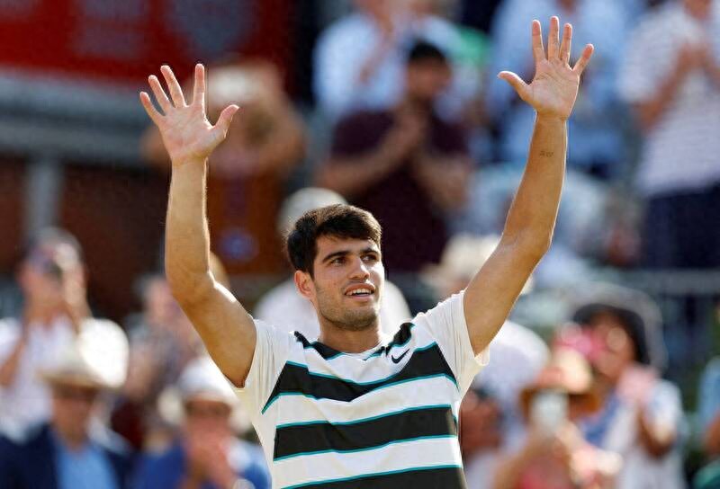 Alcaraz made his debut after defending his title at the 2025 French Open, making a good start to the Queen's grass-court tournament in London