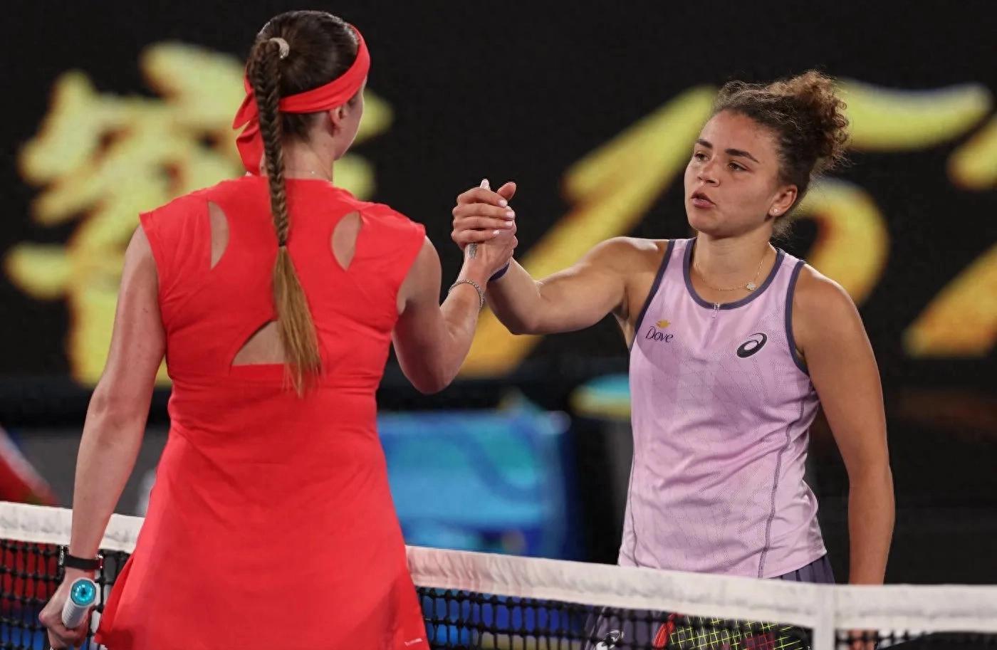 The latest French Open report In the fourth round, Paulini lost 1-2 to Svitolina and was eliminated, and Zheng Qinwen was broadcast live