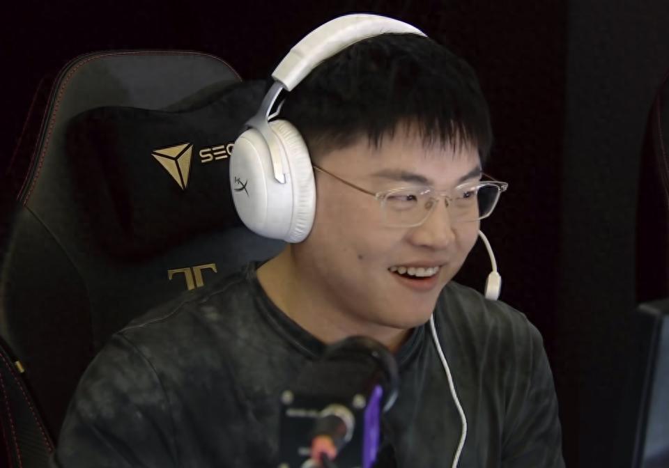 Prepping for the S14 finals! Uzi returns to the "arena"! Signature Vayne solo kills in lane!