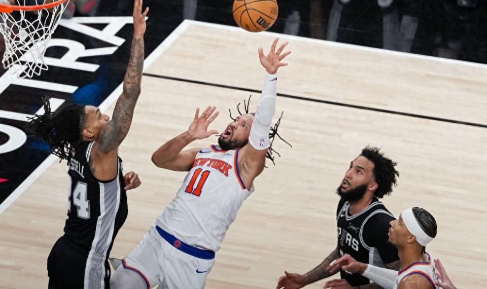 Game 1 Finals Referee Report: Only One Missed Call in Final Two Minutes - Brunson's And-1 Overlooked, Knicks Still Win Despite Disadvantage