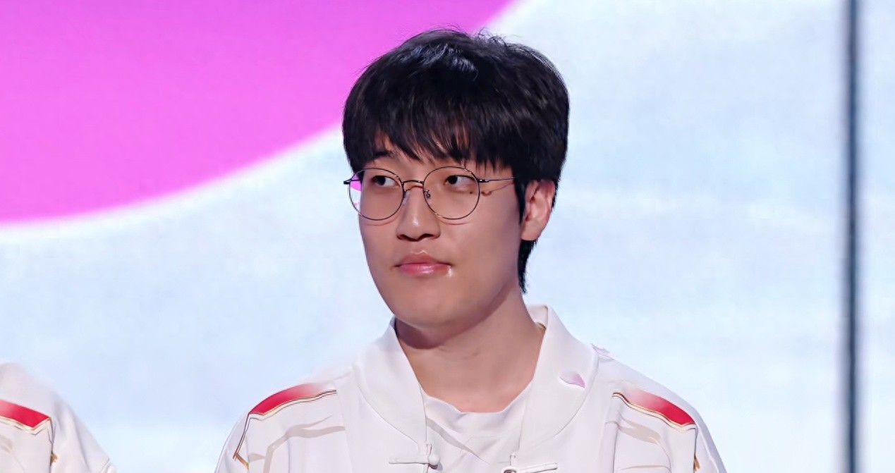 LPL dark horse won the championship successfully! Tarzan Hokage killed four times, and his five-year career finally came true, and BLG was completely defeated