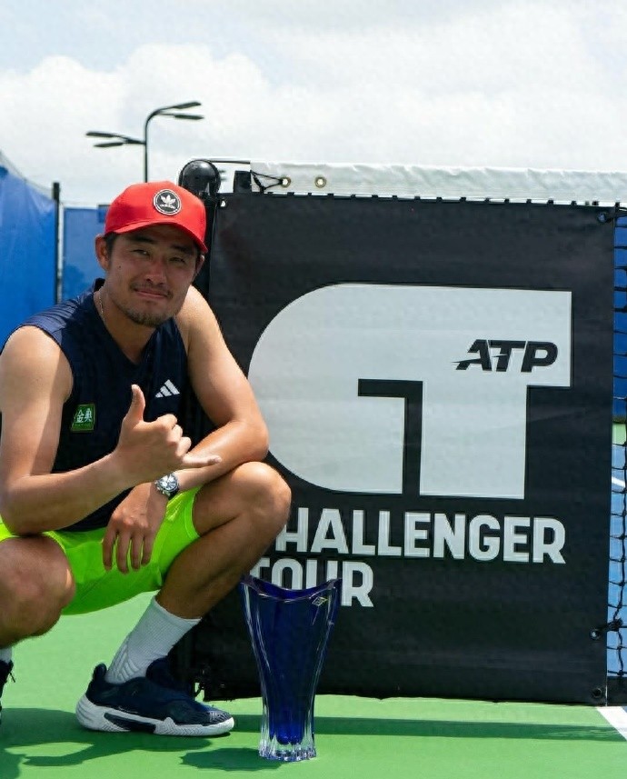 Zheng Qinwen is back in the top five in the world, and this week's Queen's Cup is expected to break through the best!