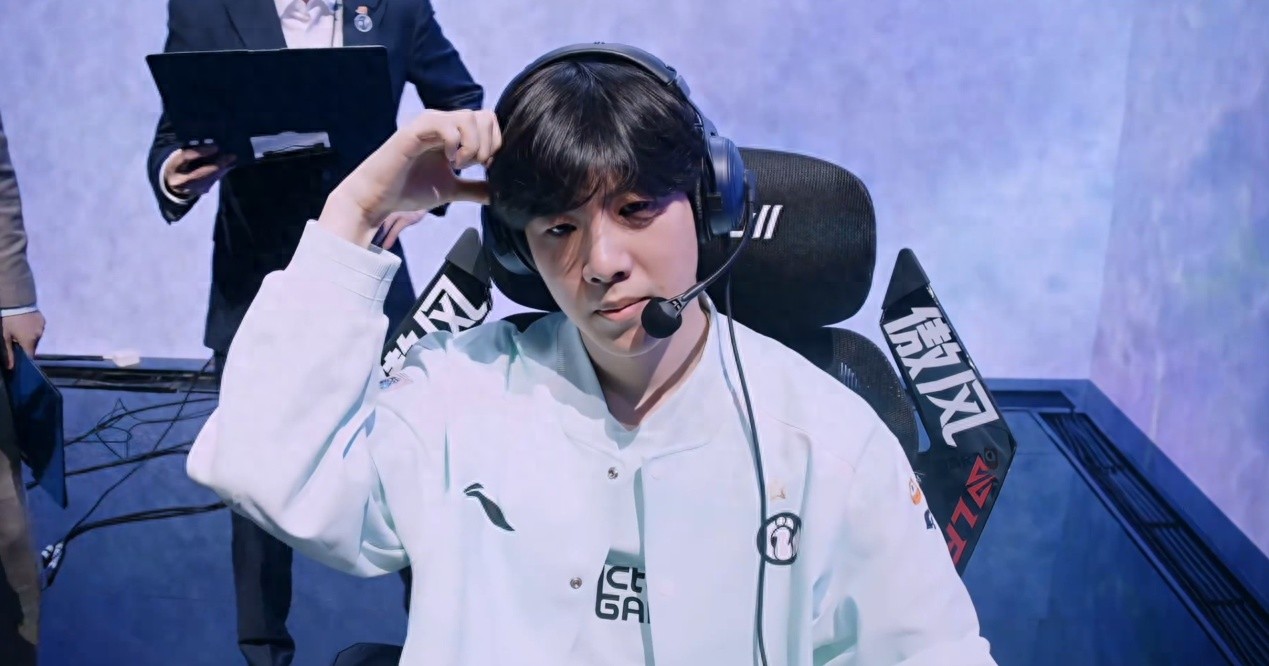 Rookie broke the curse of his career, he couldn't believe it, and King Ning commented bluntly: IG wins all thanks to Xiaohu