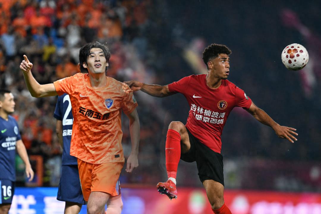 Bunyamín &amp; Zhang Hongfu: Evergrande Football School's Twin Stars, "Taking Off Steadily" in Their Debut CSL Season