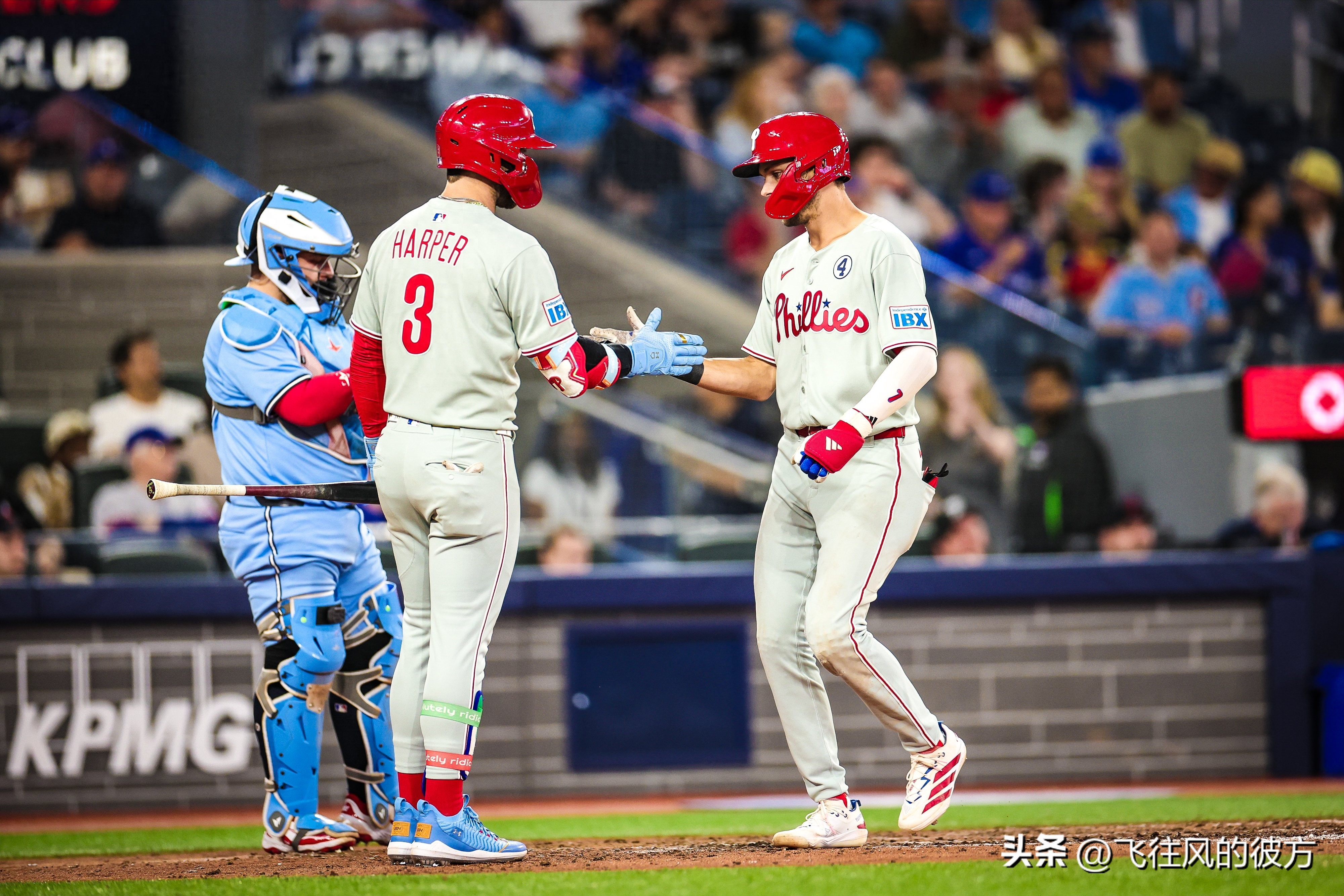 Harper returned with new elbow pads and fired Turner's double cannon helped the Phillies beat the Blue Jays with six points in the first game