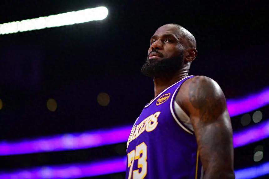 LeBron James will not play for Warriors next season! Only three options this summer: Lakers, Cavaliers or retirement.