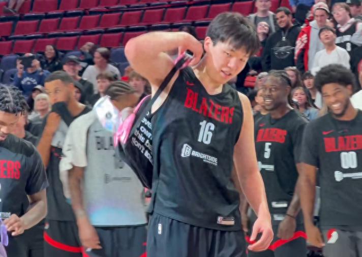 Blazers&#39; Scrimmage: Yang Hansen Scores Over Klingen Solo + Funny Dance; Sharp MVP, Holiday&#39;s Clutch Near-Winner
