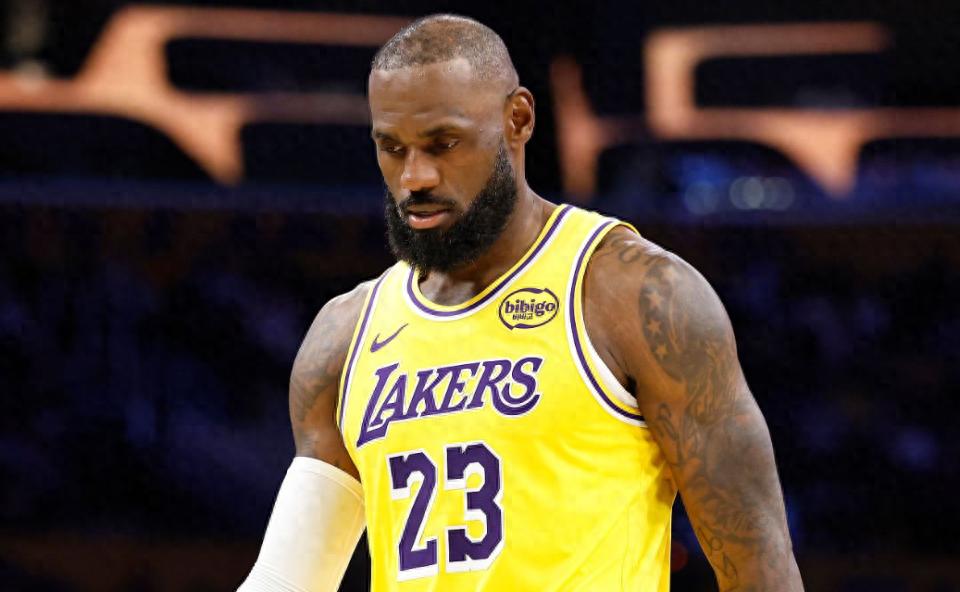 James &#34;padding stats&#34; sparks debate! Parsons openly dislikes it, Louie supports it, Cousins is puzzled.