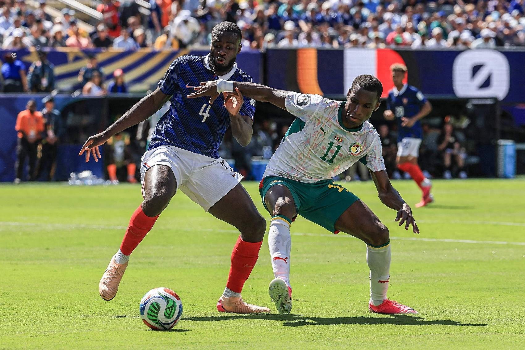 Demanding 65 million pounds! Tottenham's pursuit of Jackson: A desperate move or a forward-thinking plan?