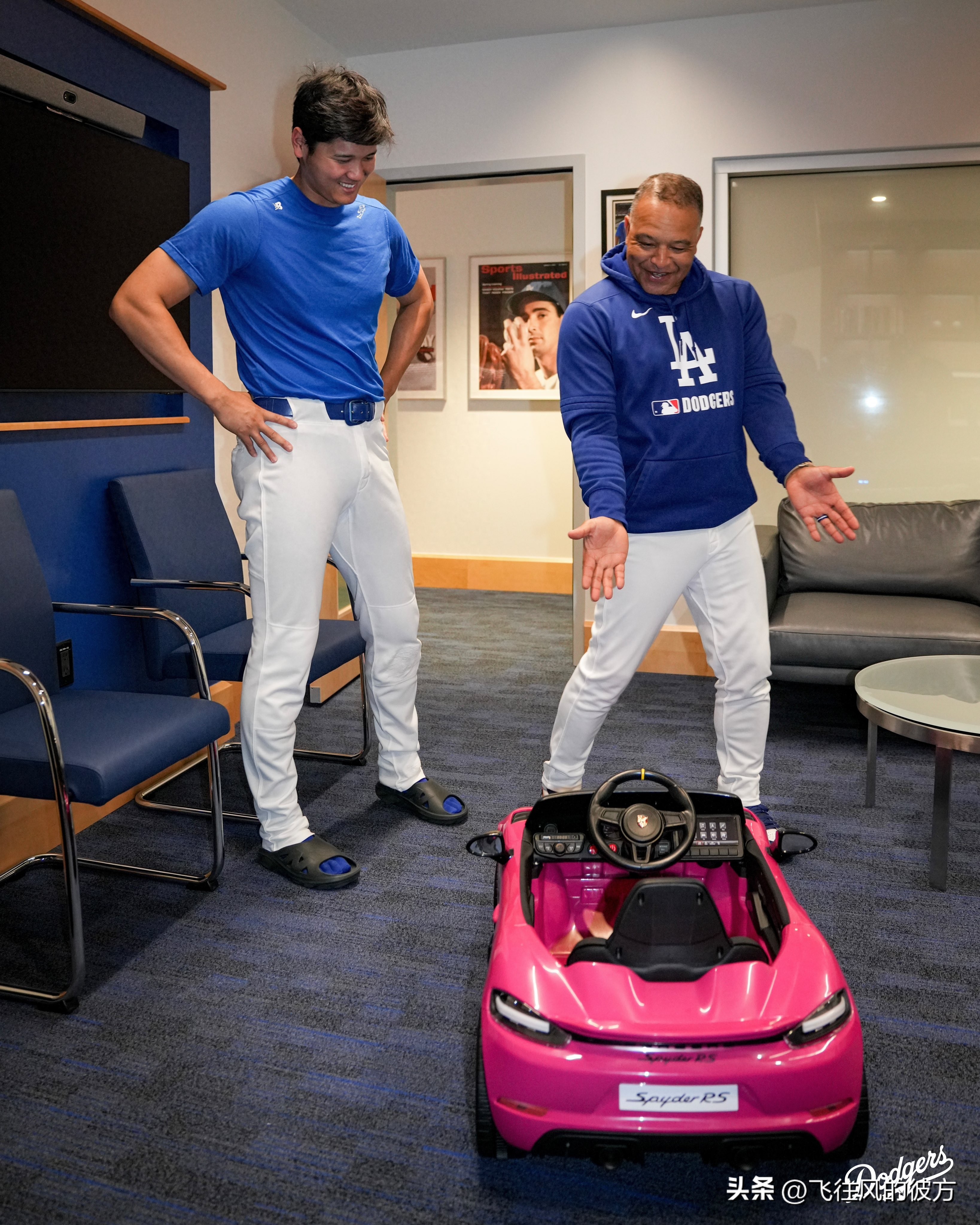 Roberts restarts the prank war with Shohei Ohtani and gives Otani a warm gift