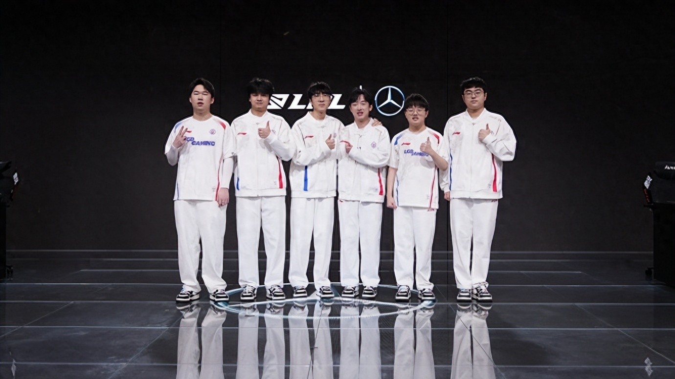 LPL Royal Three Seedlings Advance to the Playoffs! Esports deserter tears on the field: I say sorry to everyone