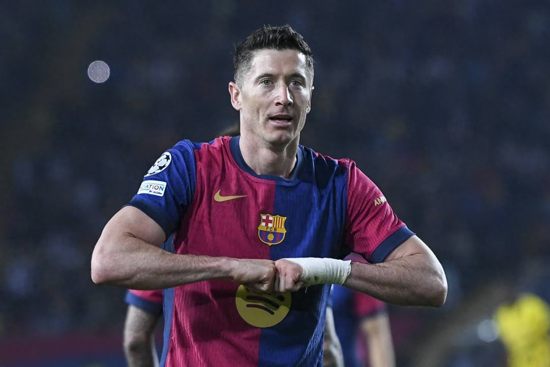 At 38 years old next season, it's time to retire in Serie A. Juventus and Milan vie for Lewandowski, agent heading to Italy.