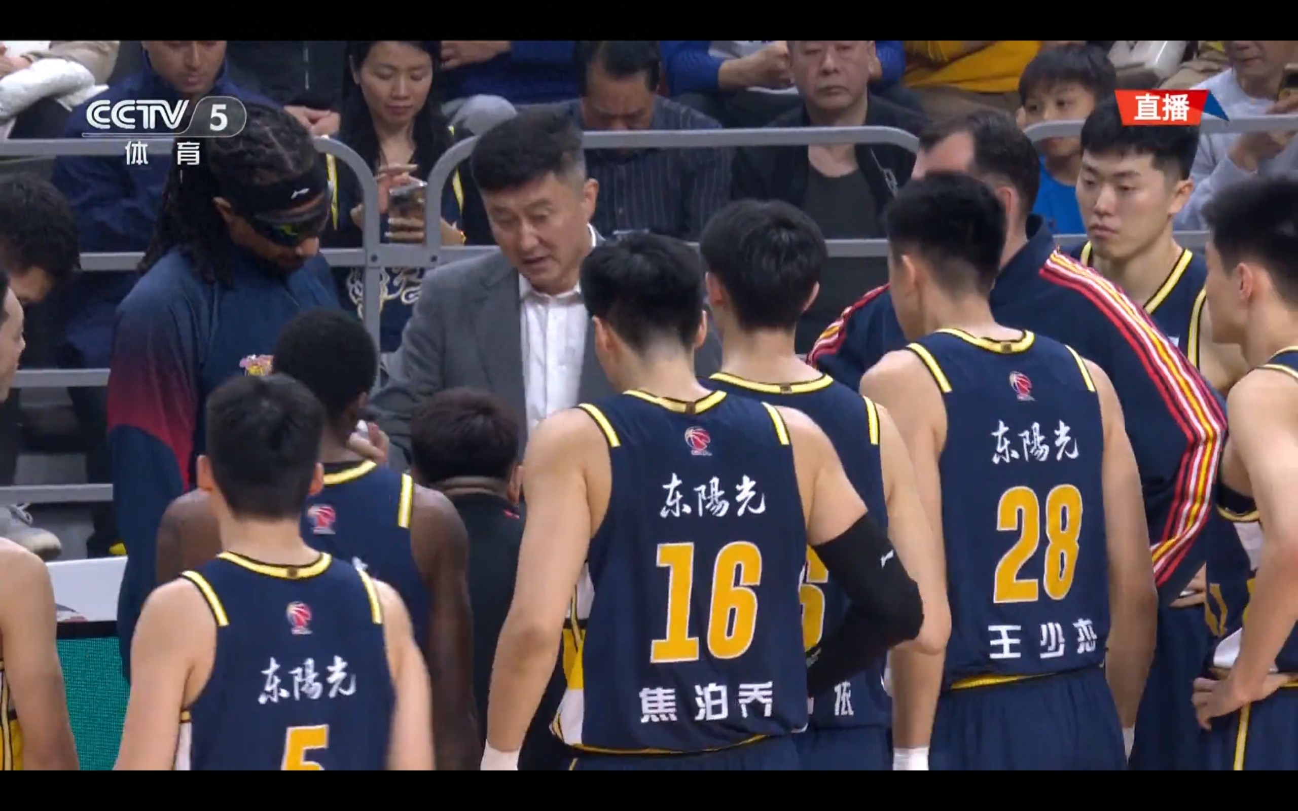 Live now: CBA game between Guangdong Dongyangguang and Shanghai Jiushi.