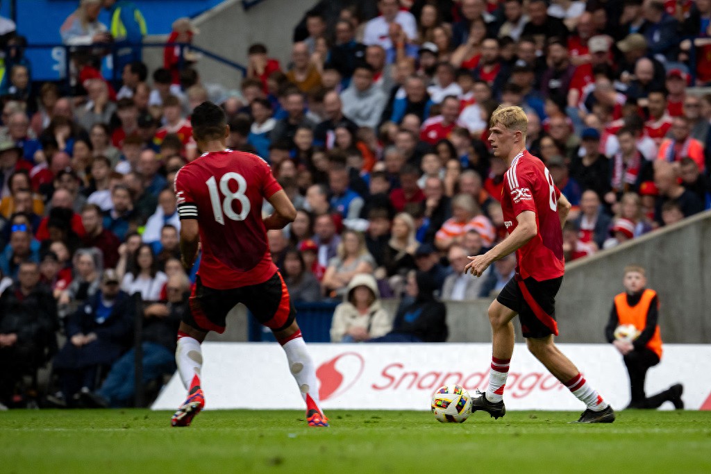 Manchester United receives positive news! 20-year-old rising star follows Mainoo's path, 17-year-old "second-generation Red Devil" gains Ten Hag's favor.