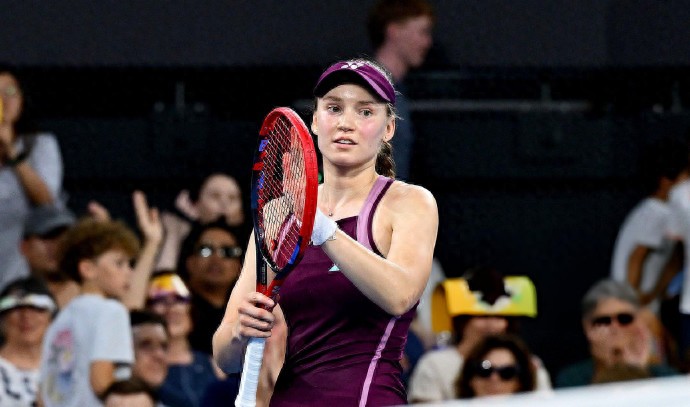 A 12-match winning streak into the new year! Rybakina emerges as a top contender for the Australian Open title!