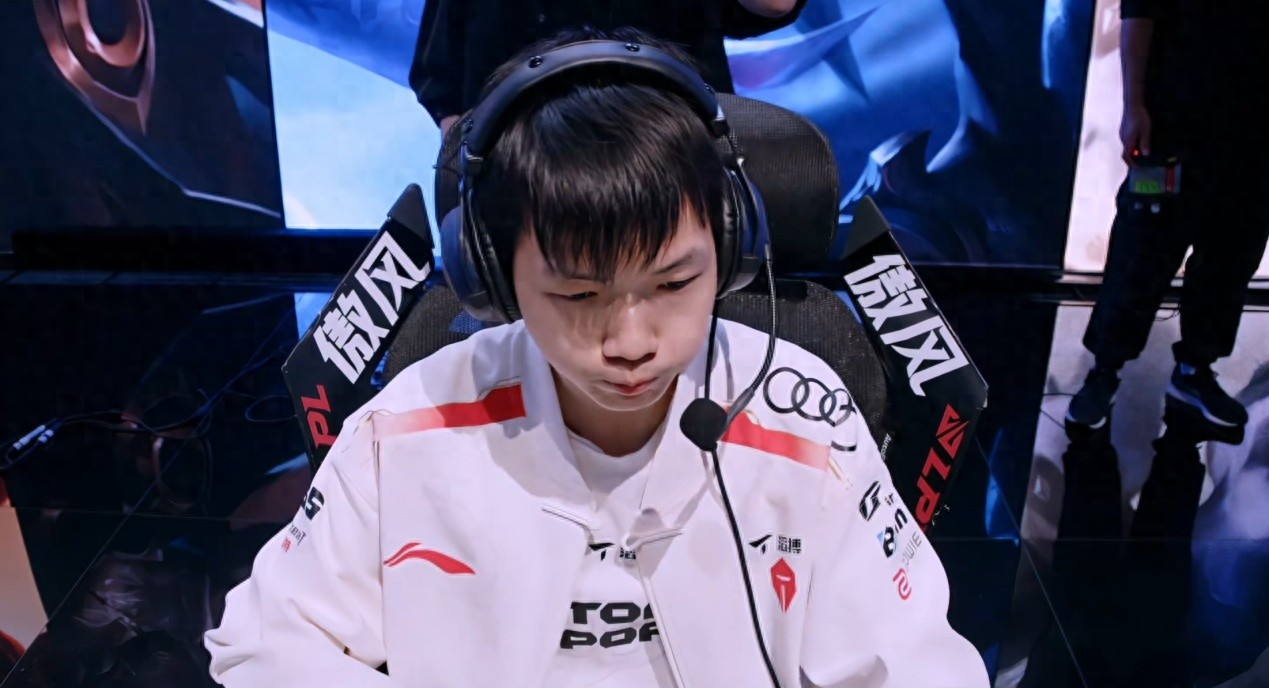 The first strong team in the LPL failed miserably! TES's original form was revealed, and the middle lane was killed by a triple single, and BLG swept into the finals