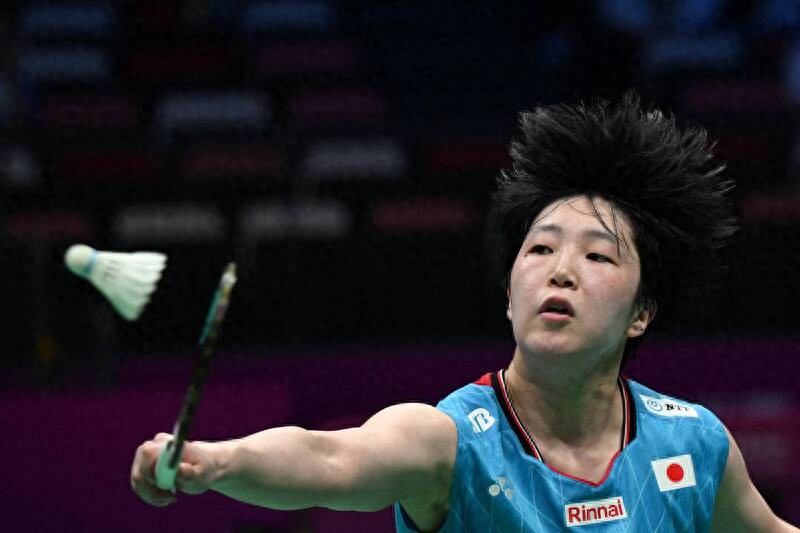Akane Yamaguchi defeated teammate Nozomi Okuhara in the tiebreaker to reach the quarterfinals of the 2025 Malaysia Badminton Masters