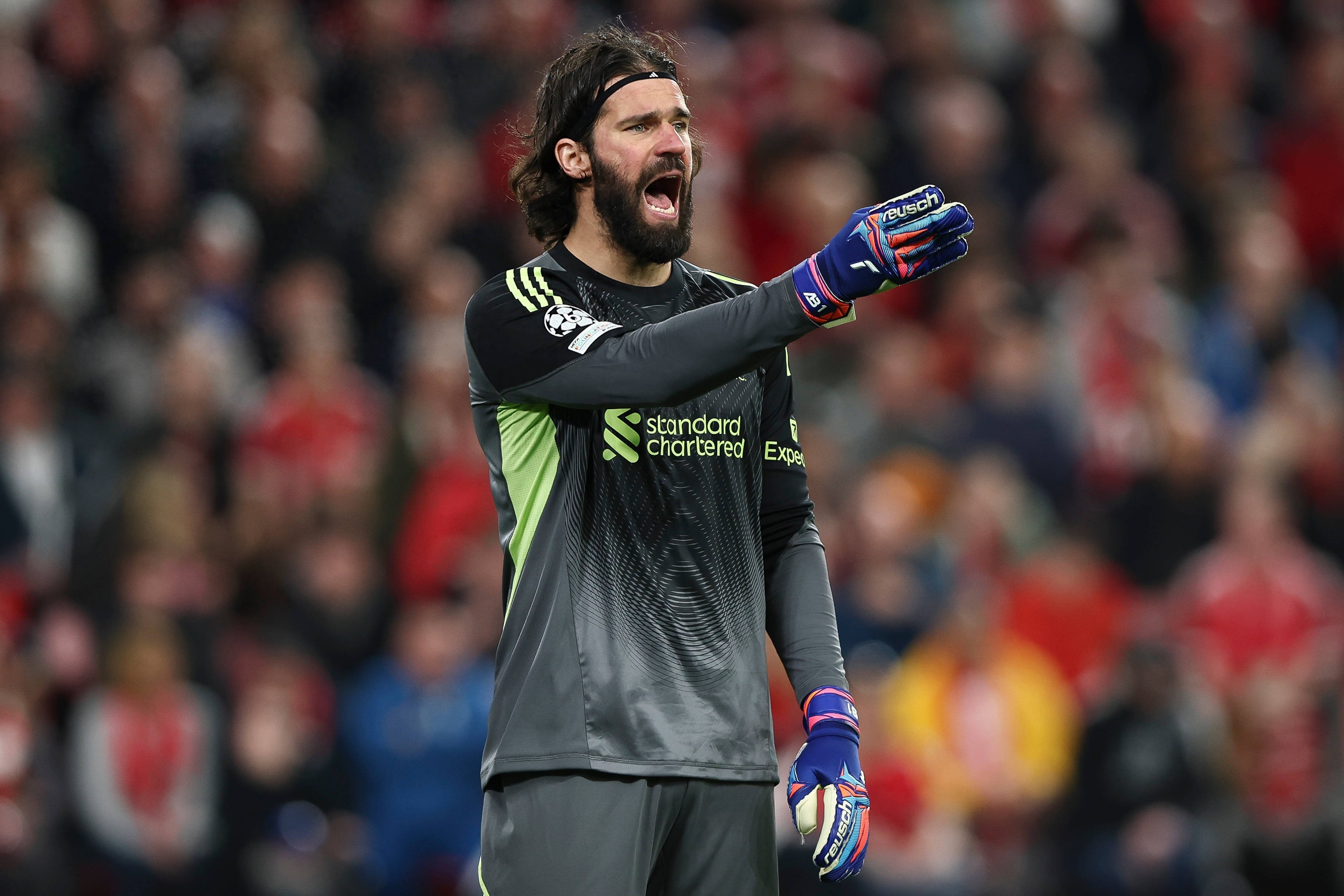 Juventus shows strong sincerity in signing Liverpool's first-choice goalkeeper Alisson with a €5 million annual salary and a 3-year contract.