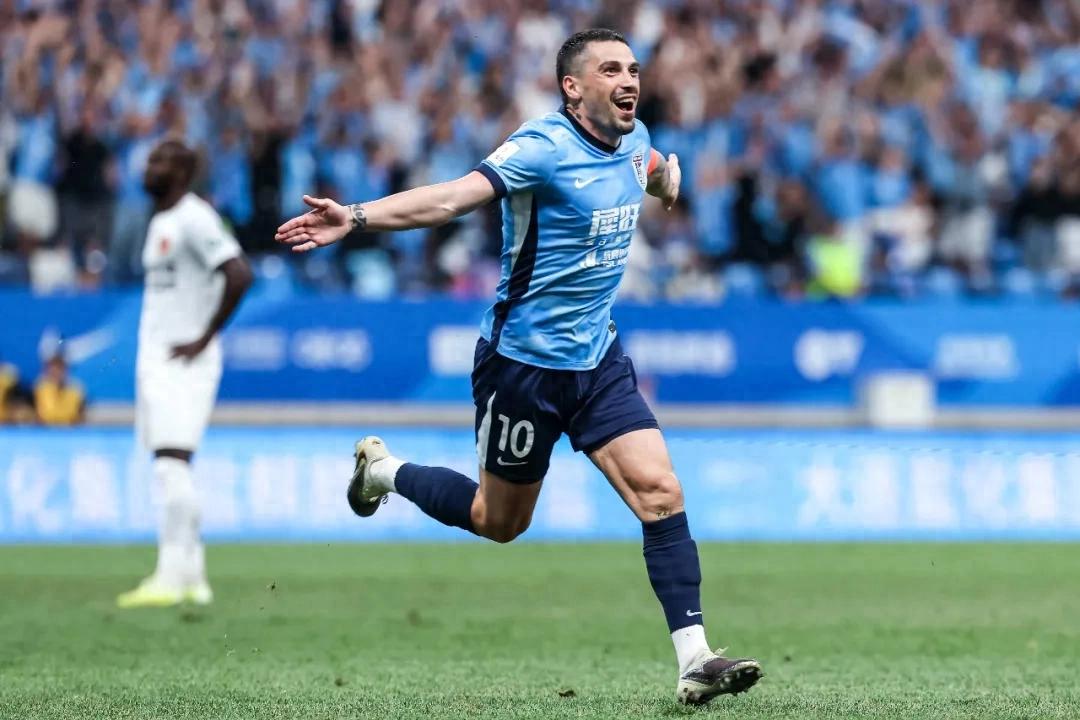 Two matches, two long-range strikes, a double kill over the Iron Men — the Liaoning Derby, Stanciu's "Magic Realm"