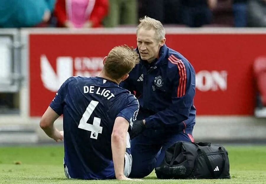 De Ligt's return to Manchester United is postponed! Carrick explains Casemiro's departure and aims to prevent Arsenal from setting a record.