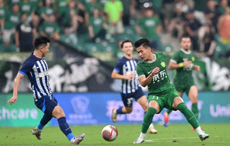 1-2! Beijing Guoan suffers a shocking home defeat, 10-man Wuhan Sanzhen triumphs as the underdog! Liu Dianzuo makes 10 miraculous saves to secure victory.