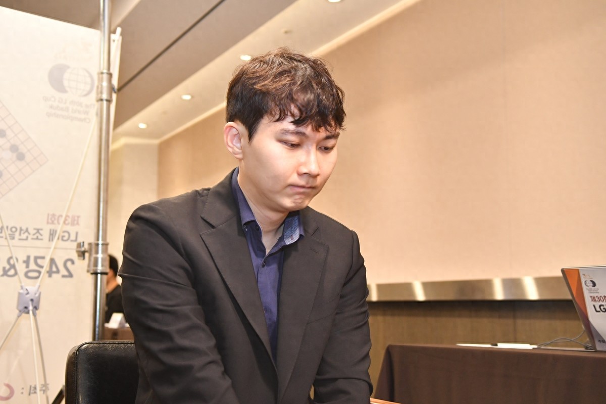 Overcoming the shadow of 17 consecutive defeats to defeat Park Tinghuan, Shin Jinzhen will challenge for the Go world championship for the first time in 4 years