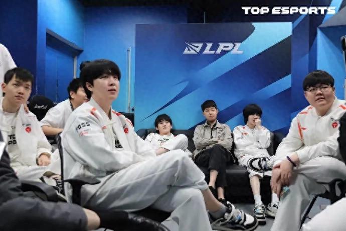 "TES locked the first four seasons in advance" is on fire, the countdown of the World Championship is still strong, and the LPL has declined
