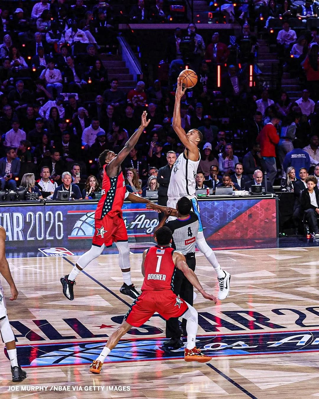 31 points in a single quarter, the war god Kawhi saves the All-Star game