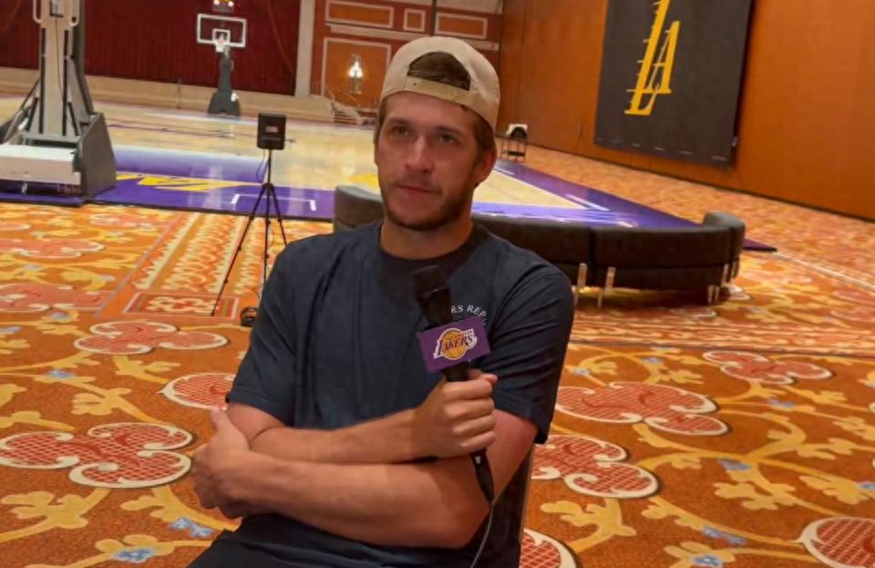 Reaves adjusted his contract to take $5 million less! Still hasn't fully processed LeBron's departure, praises new teammate Kessler.