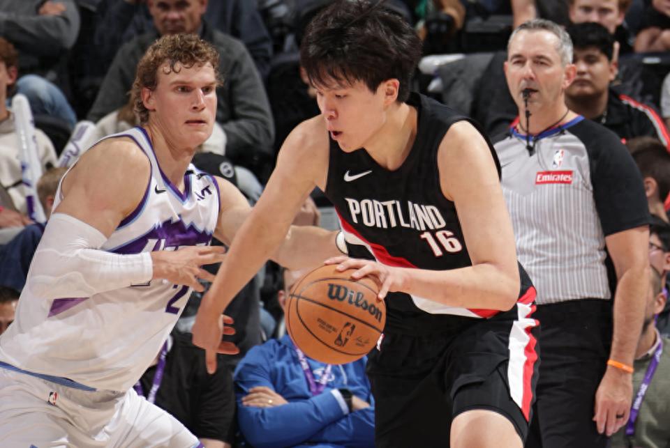 Yang Hansen&#39;s six fouls in 15 minutes sparked controversy! He was dominated by the Jazz&#39;s interior players and developed some defensive bad habits in the CBA.