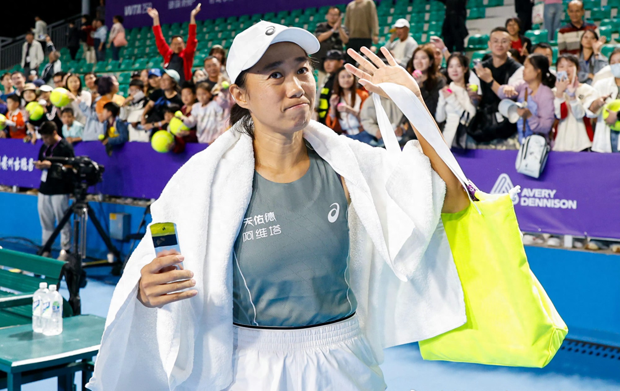 The WTA250 Guangzhou tennis event schedule for today (10.25) features Zhang Shuai competing, with live streaming on Migu Video.