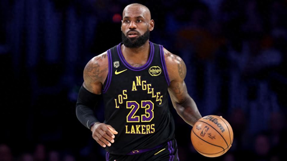 Lakers have not yet made an offer to LeBron! The initial call was just a brief greeting, with no substantial progress in negotiations.