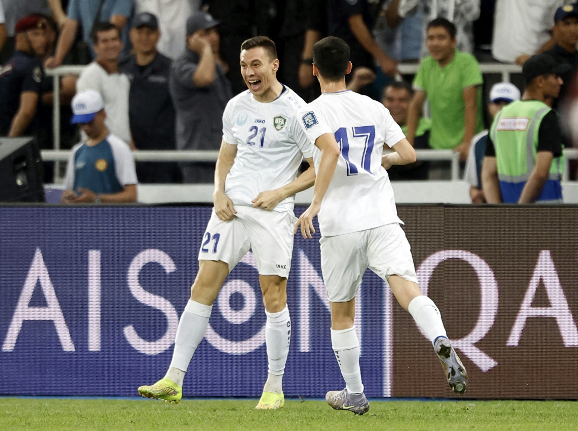 The Uzbekistan men's football team reached the World Cup finals for the first time, and each person received a BYD car after the game