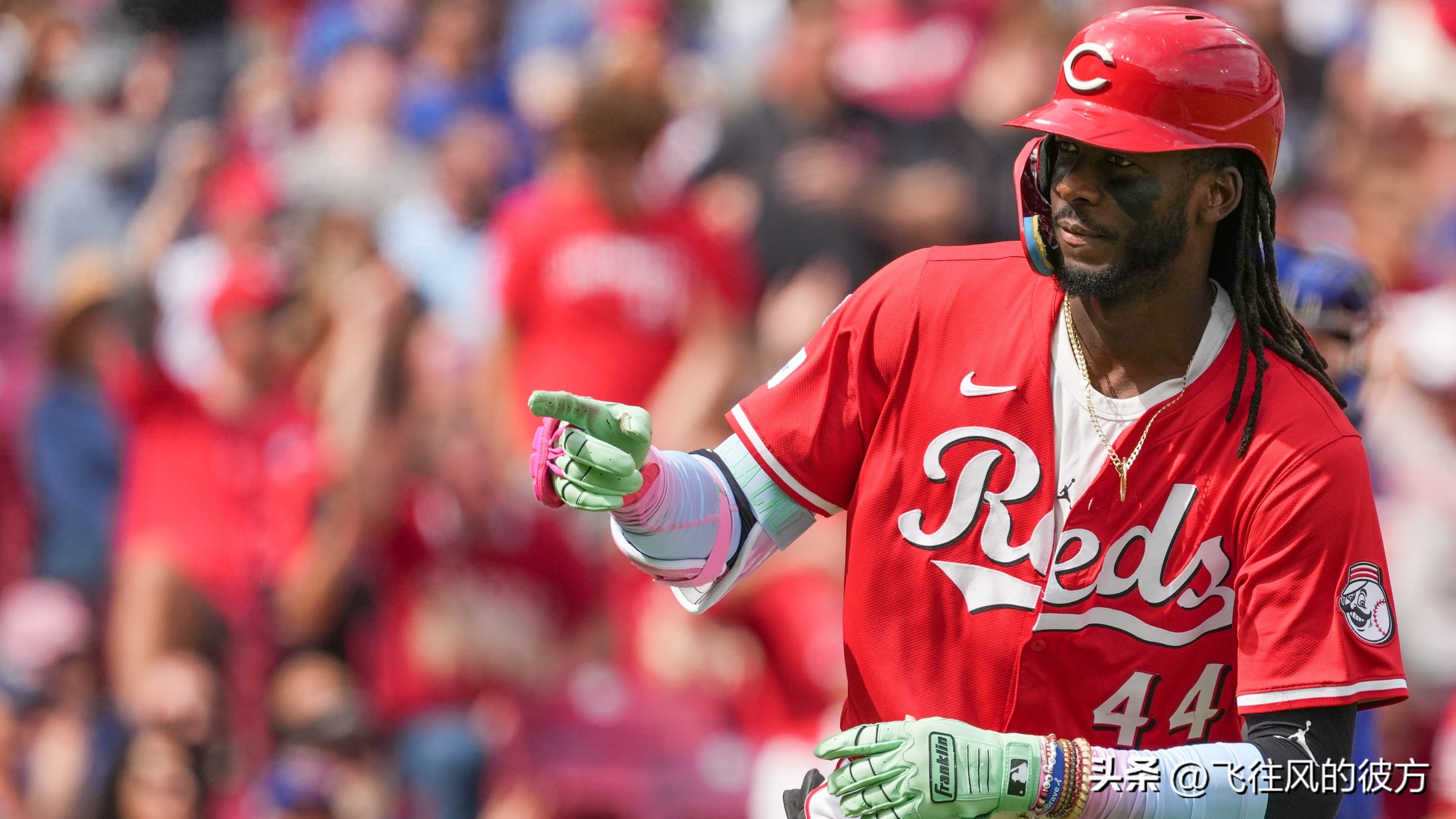 De La Cruz opened and stole a base, and the Reds scored 4 points in a single game, and the Reds ended their losing streak and equalized the series