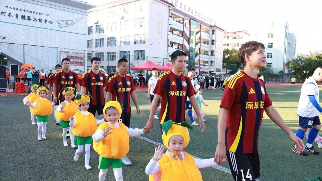 The 60th Charity Tour Match! Shenzhen Street Super Expands to Pingyuan, Orange Fragrance Fills the Green Field