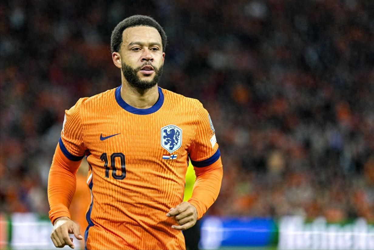 At 31 years old, Depay, valued at 9 million euros, plays in the Brazilian Serie A; in World Cup qualifiers, he scored 7 goals and provided 4 assists in 6 matches, holding the record as the Netherlands&#39; all-time top scorer and assist provider.