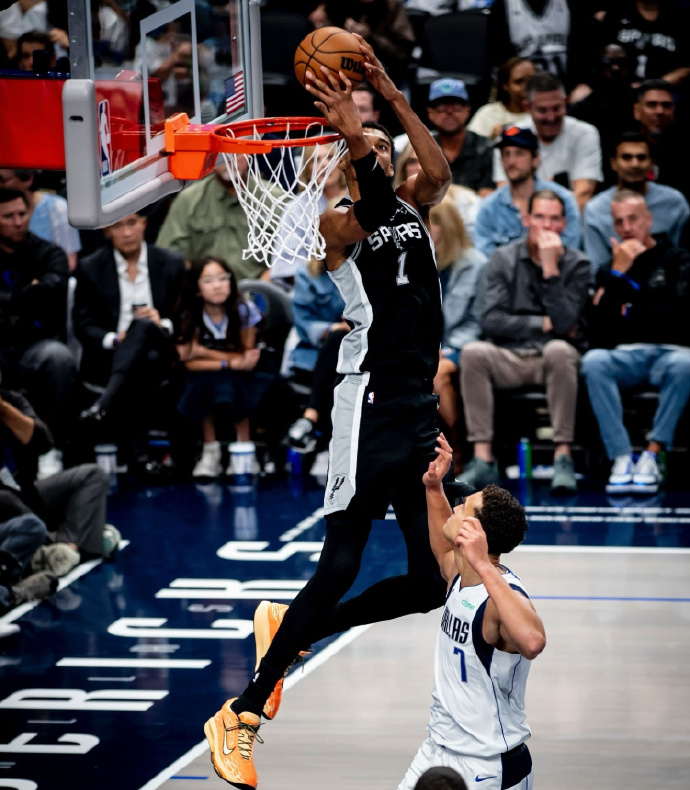 A showdown of three top picks! Flagg scores zero in the first half, while Vembanyama dominates the paint with 40 points and 15 rebounds as the Spurs rout the Mavericks.
