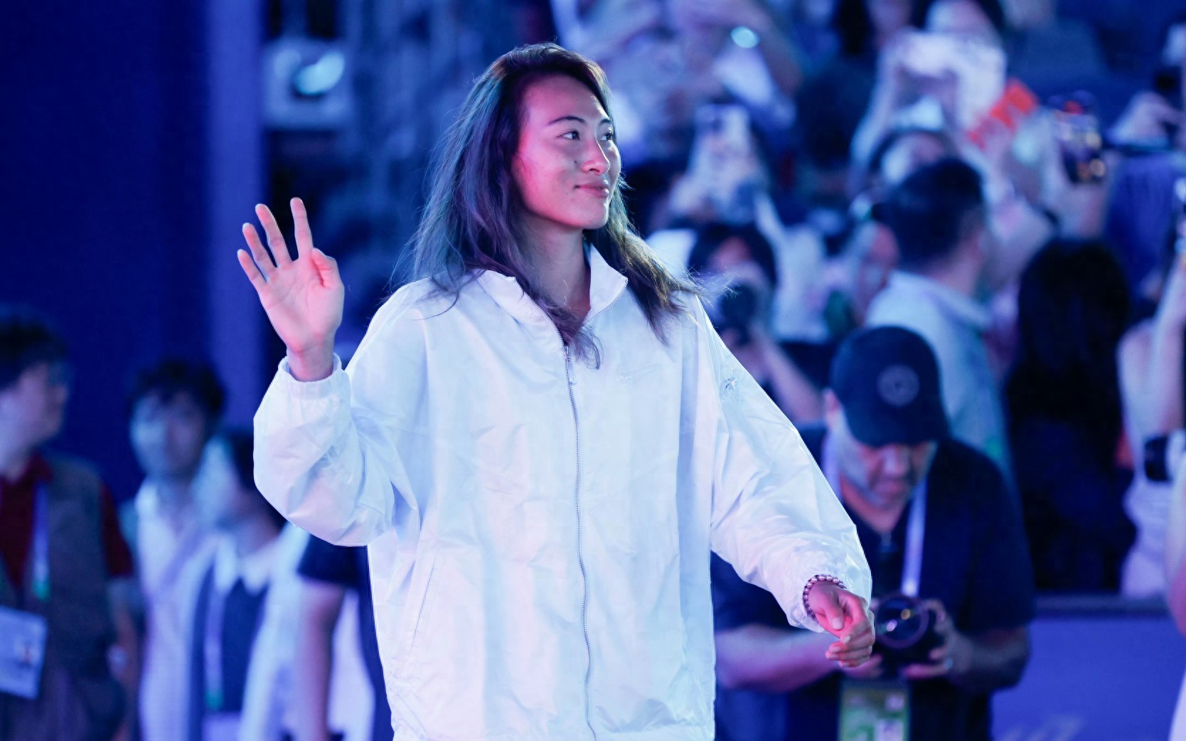 The Wuhan Open opening ceremony saw the attendance of Zheng Qinwen and Sabalenka today, October 6th, with China&#39;s top female players recording 1 win and 2 losses, including Wang Xinyu&#39;s defeat.