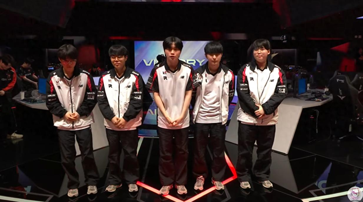 T1 is happy to mention the special power bank! KT eliminated DK and NS in a row to advance