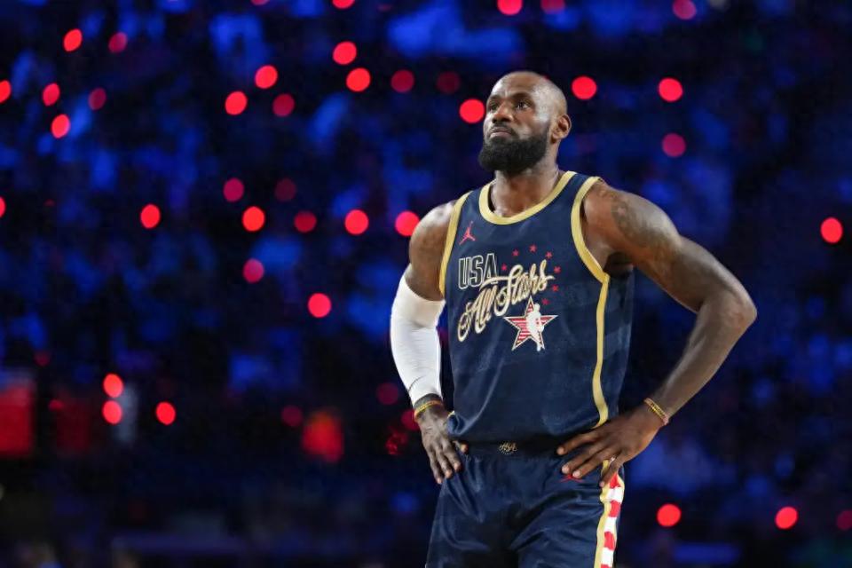 A detailed look at LeBron James' four options this summer: most likely to return to the Cavaliers, with joining the Warriors less probable than retirement?