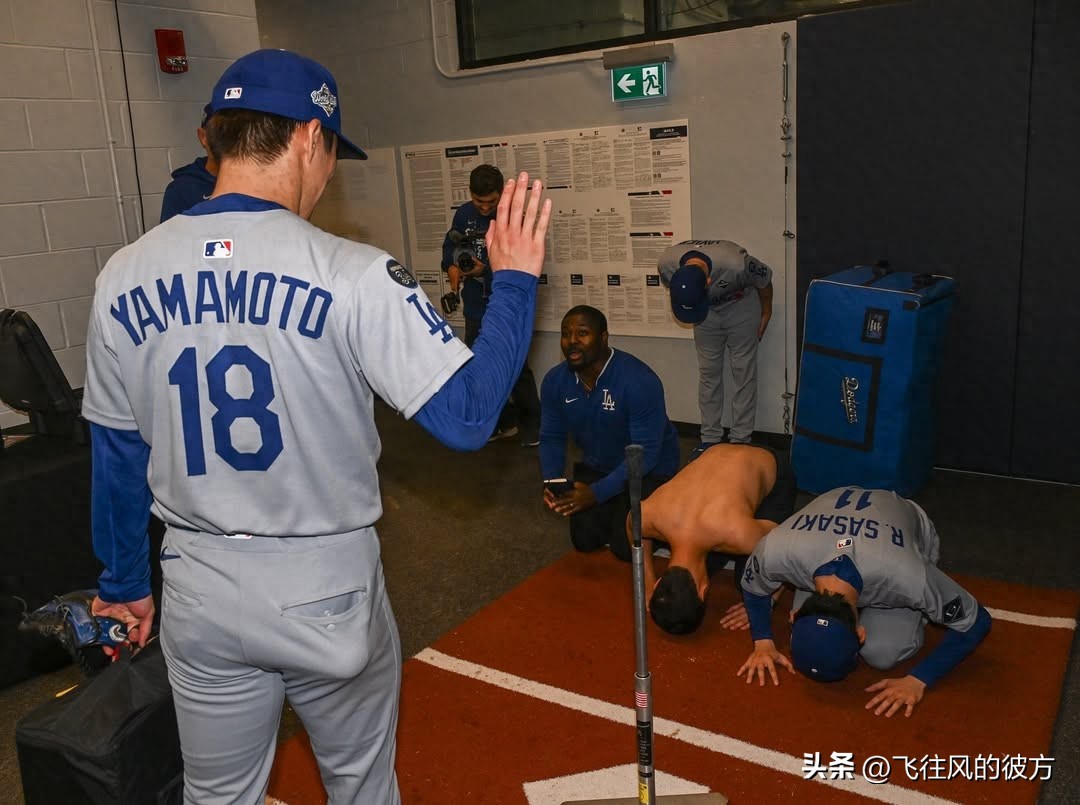 Yamamoto Yoshinobu is my big brother! Sasaki Roki personally demonstrated his admiration by &#34;bowing down completely.&#34;