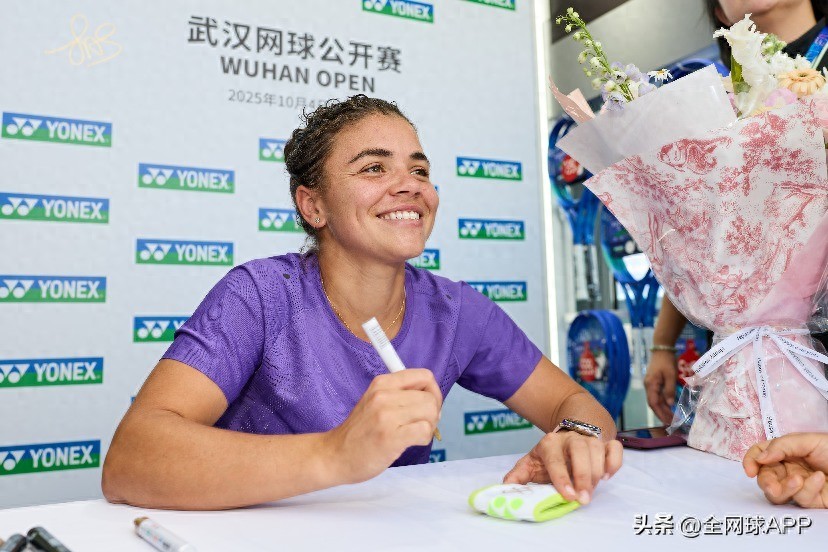 Paolini Makes Appearance at YONEX Wuhan Open Signing Event: I Truly Enjoy Being in China
