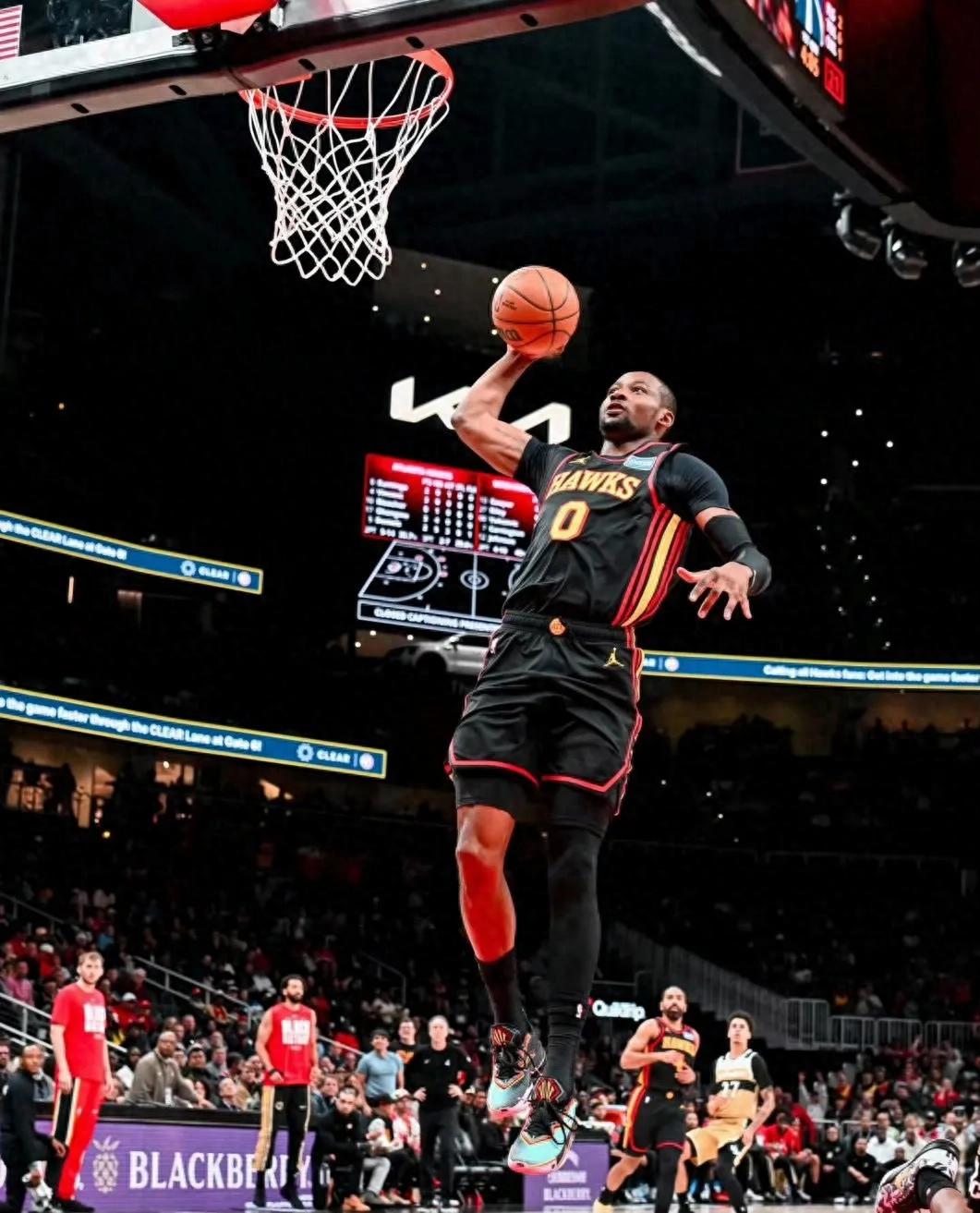 In his first game after leaving the Warriors, Kuminga smiled throughout the entire match.