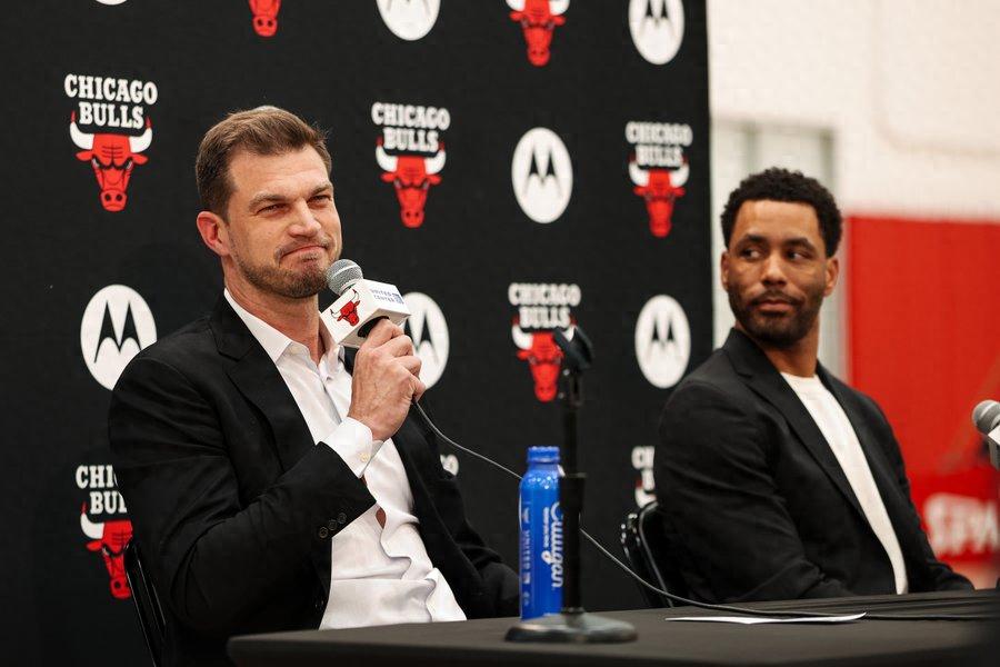 Splitter officially unveiled by the Bulls! Calls Popovich a life mentor, praises Buzelis as an all-around talent