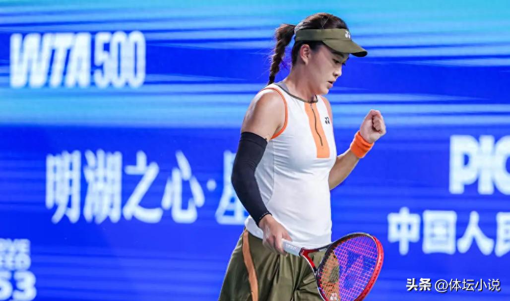 She triumphed! A 2-1 comeback as the wildcard player topples the top seed, with the Chinese star making a shocking advance to the quarterfinals.