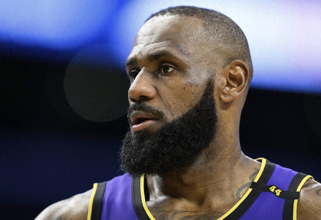 James was voted the most embarrassing MVP of the season! It is expected to renew the contract with the Lakers for 2 years and is worth $105 million