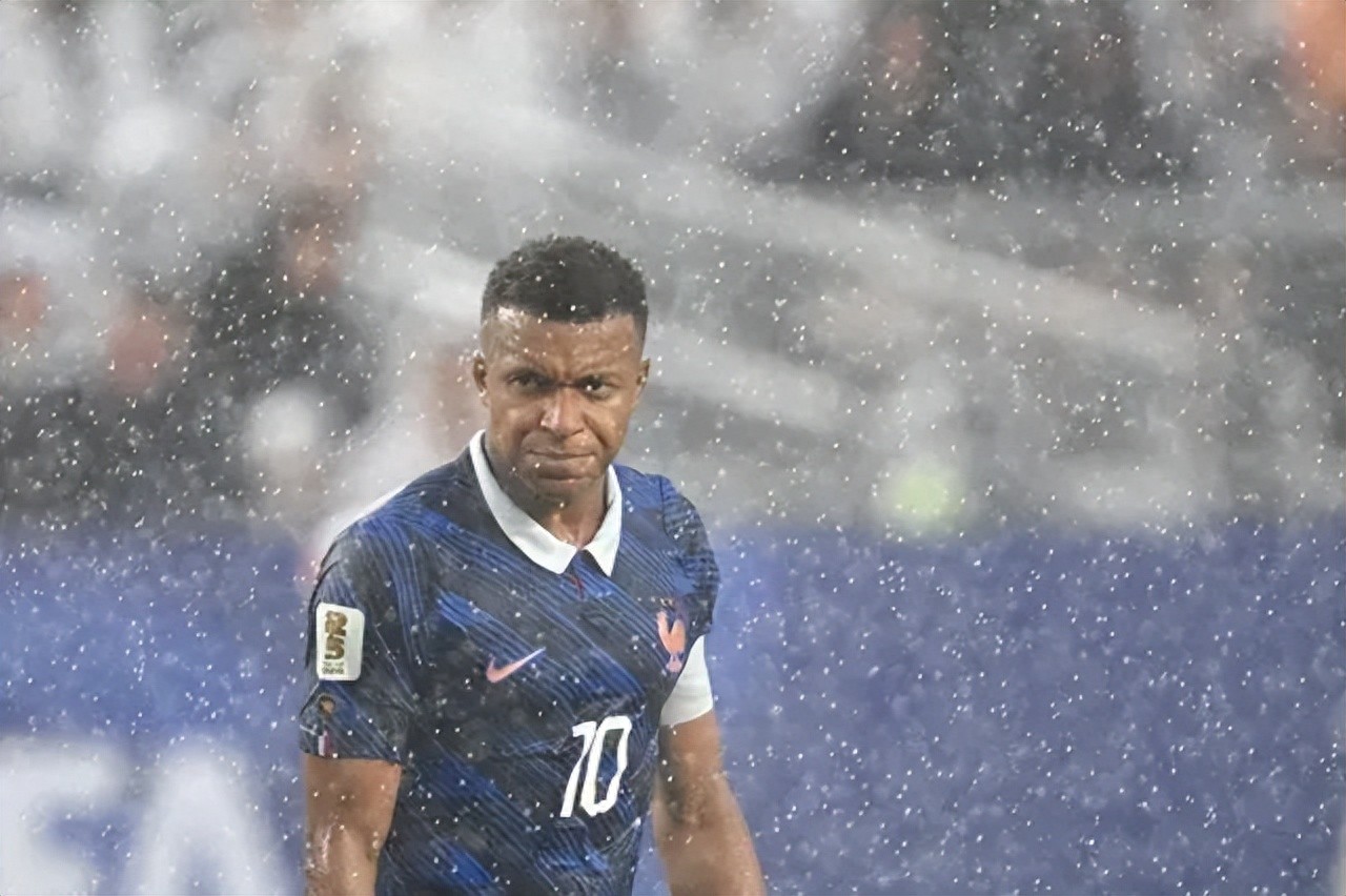 Mbappé, unstoppable even by thunderstorms, sends a challenge to Messi