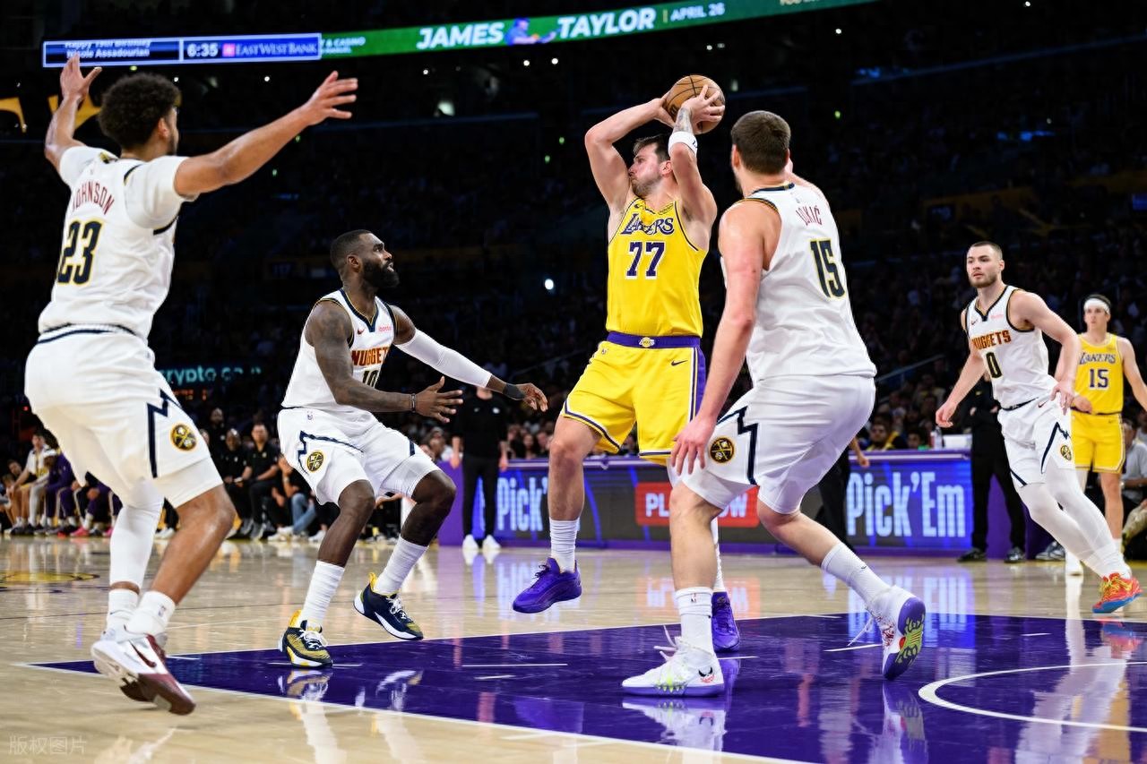 Luka Doncic scores 30+11+13 and delivers a game-winning shot in overtime, Lakers defeat Nuggets for 5th consecutive win and rise to 3rd place in Western Conference