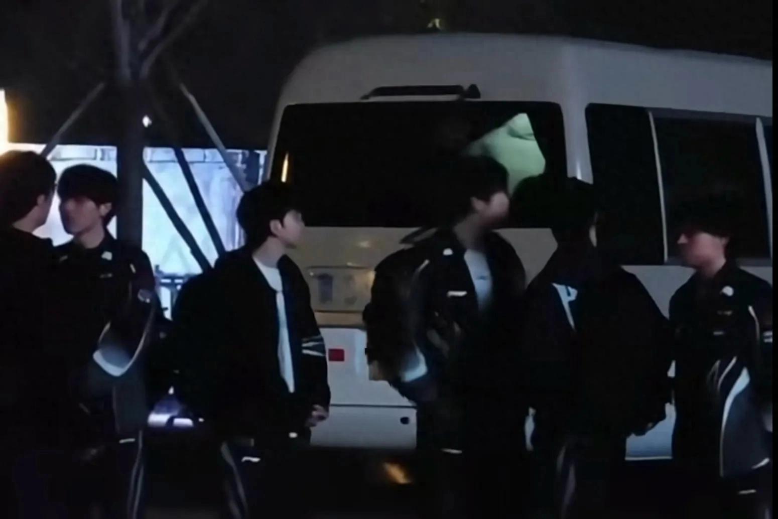 &#34;BLG female fans broke down shouting for disbandment,&#34; causing an outburst outside the venue, while Little Cream refused to bow to Bin.